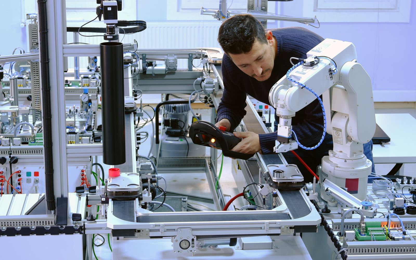 Robotika Modern 2025 – Dari Pabrik hingga Kehidupan Sehari-hari